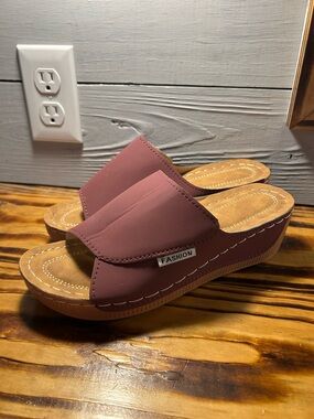 Women's Slide Sandals in Mauve